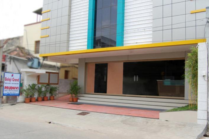 Balaji Grand Hotel Kakinada Ngoại thất bức ảnh