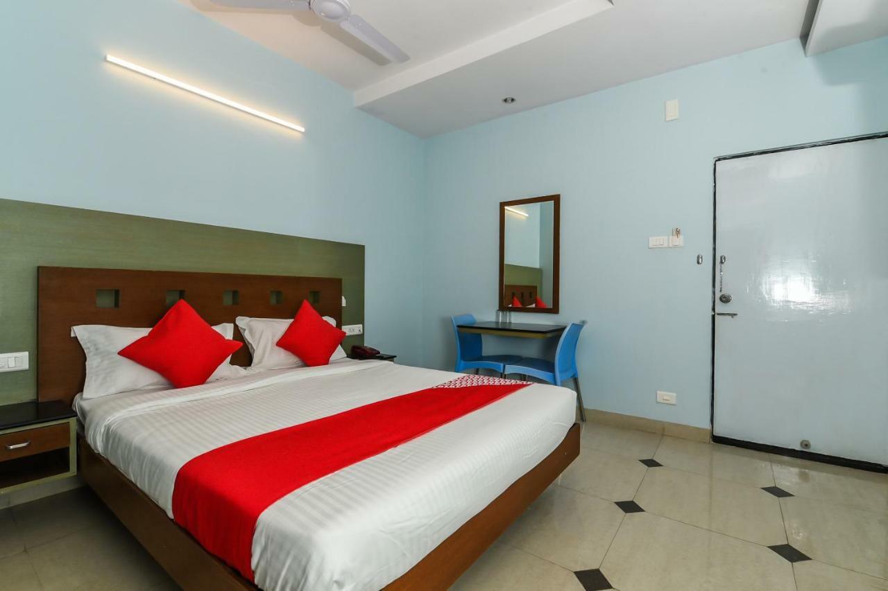 Balaji Grand Hotel Kakinada Ngoại thất bức ảnh