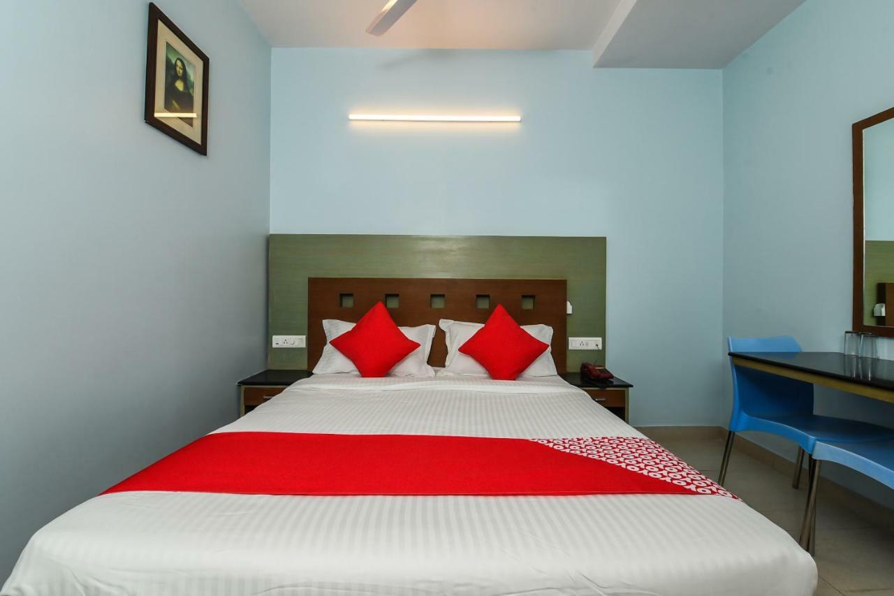 Balaji Grand Hotel Kakinada Ngoại thất bức ảnh